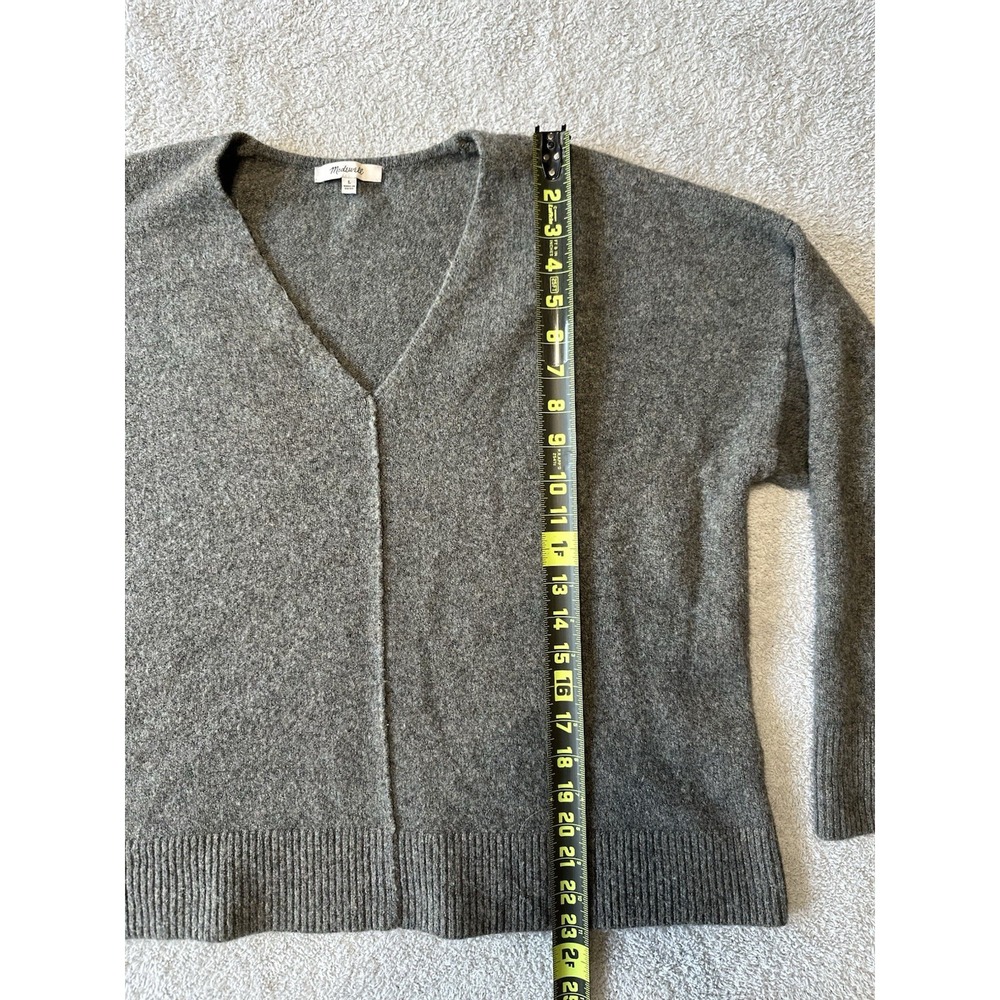 Madewell Donegal‎ Bartlett V-Neck Pullover Sweater in Coziest Yarn Gray Size L - Picture 10 of 12